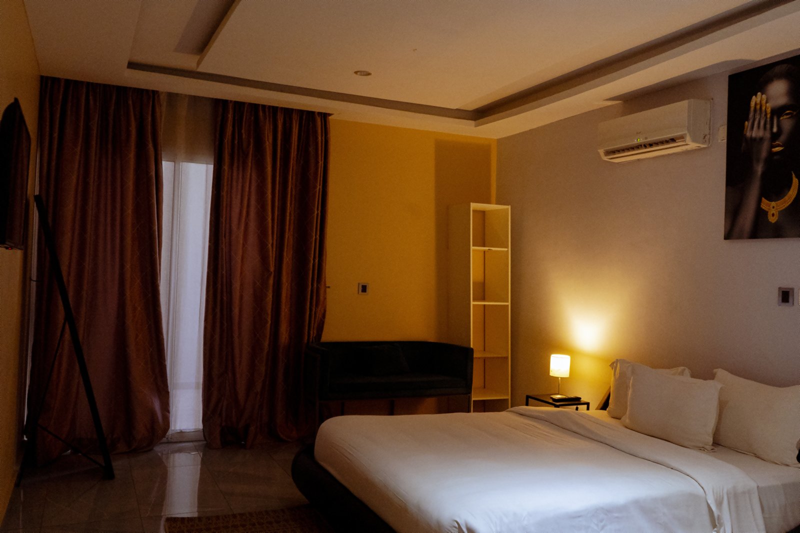 Chambre Diner et Spa au BNB Hotel